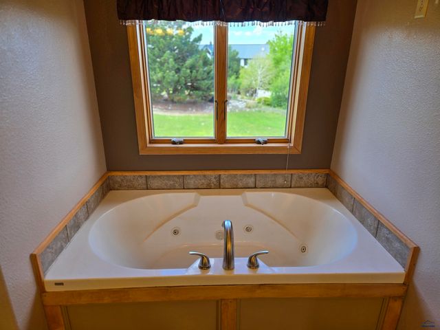 4920 ENCHANTED PINES DR, Rapid City, SD 57701