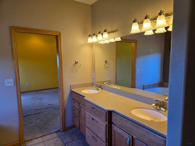 4920 ENCHANTED PINES DR, Rapid City, SD 57701