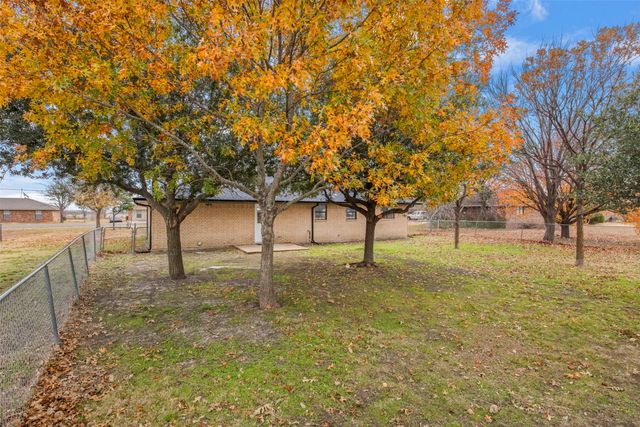 412 Green Acres Drive, Palmer, TX 75152