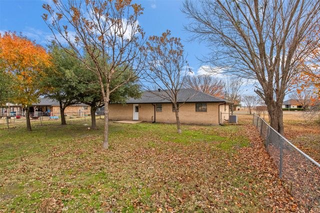 412 Green Acres Drive, Palmer, TX 75152