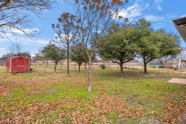 412 Green Acres Drive, Palmer, TX 75152