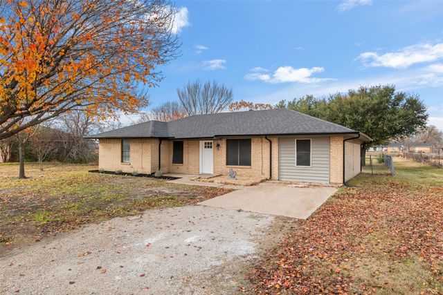 412 Green Acres Drive, Palmer, TX 75152