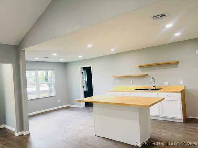 110 N 65th West Avenue, Sand Springs, OK 74127