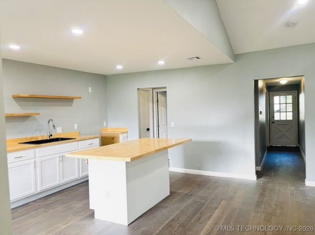 110 N 65th West Avenue, Sand Springs, OK 74127