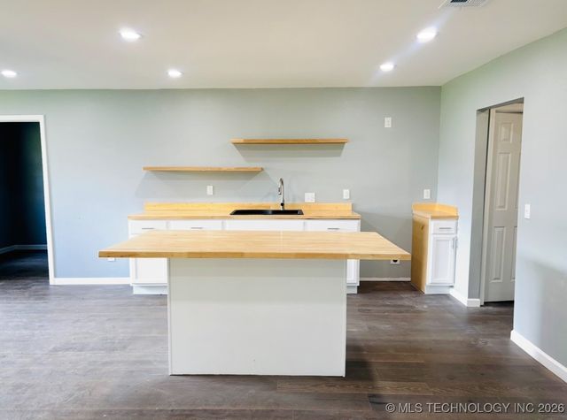 110 N 65th West Avenue, Sand Springs, OK 74127