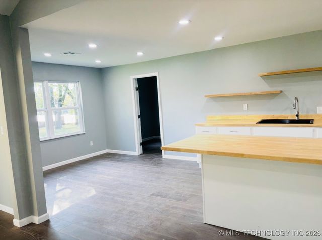 110 N 65th West Avenue, Sand Springs, OK 74127