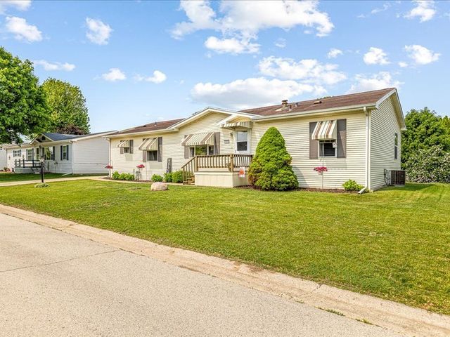 8686 Dutch Elm Court, Roscoe, IL 61073