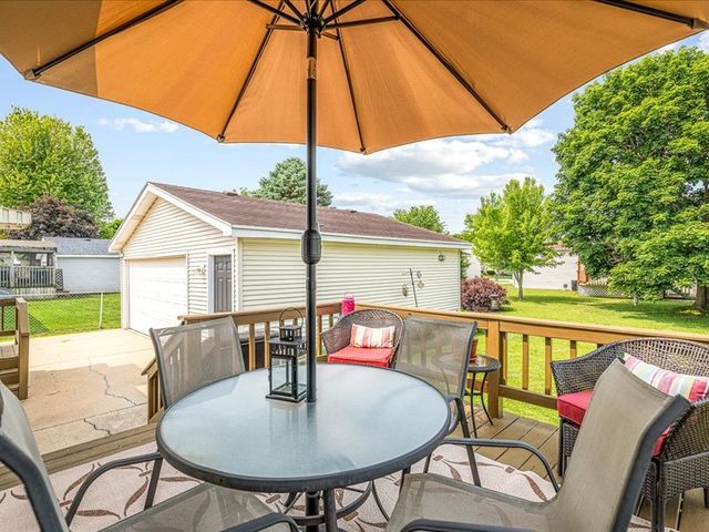 8686 Dutch Elm Court, Roscoe, IL 61073