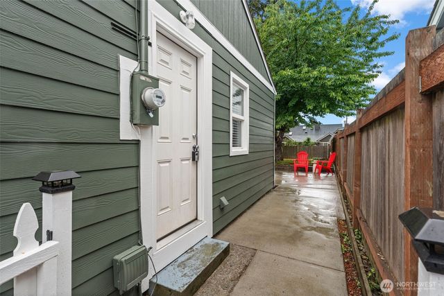 1032 S MacArthur Street, Tacoma, WA 98465