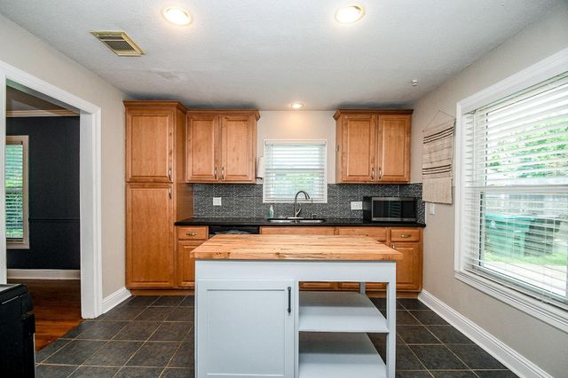 1070 W 43rd Street, Houston, TX 77018
