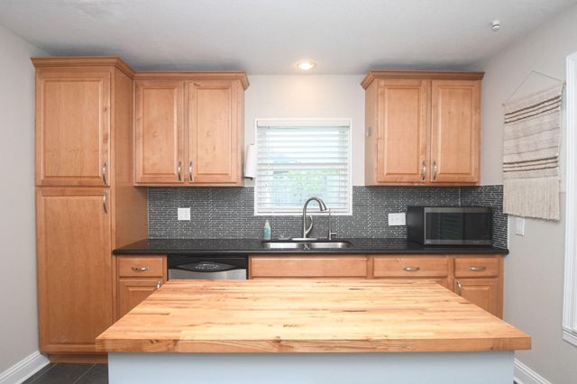 1070 W 43rd Street, Houston, TX 77018
