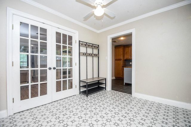 1070 W 43rd Street, Houston, TX 77018
