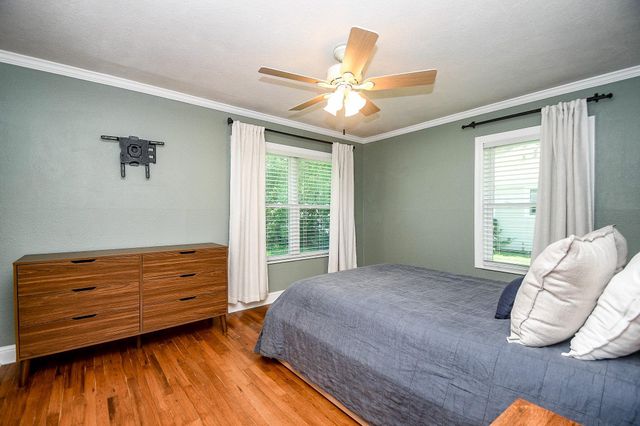 1070 W 43rd Street, Houston, TX 77018