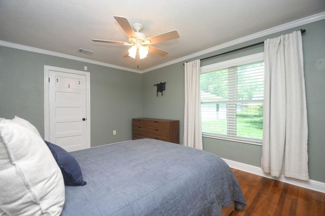 1070 W 43rd Street, Houston, TX 77018