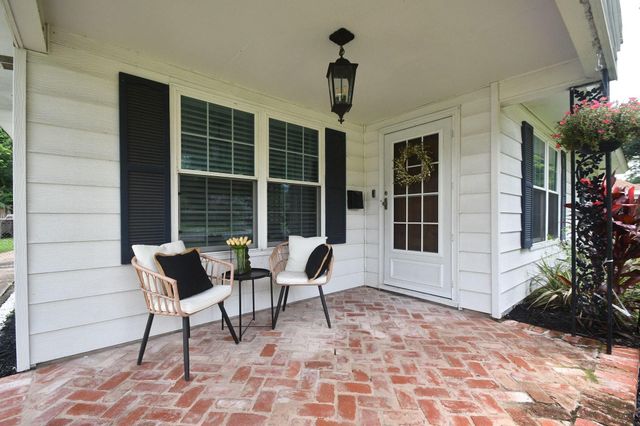 1070 W 43rd Street, Houston, TX 77018