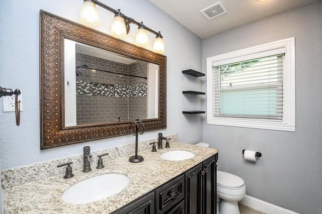 1070 W 43rd Street, Houston, TX 77018