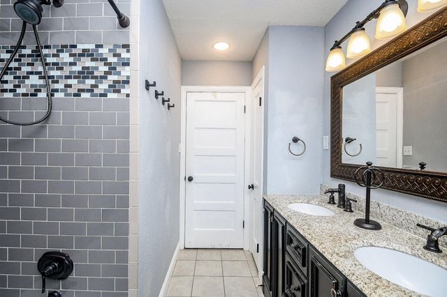 1070 W 43rd Street, Houston, TX 77018