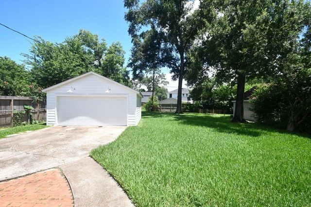 1070 W 43rd Street, Houston, TX 77018