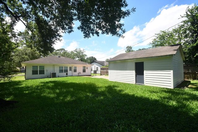 1070 W 43rd Street, Houston, TX 77018