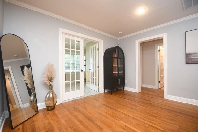 1070 W 43rd Street, Houston, TX 77018