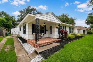 1070 W 43rd Street, Houston, TX 77018