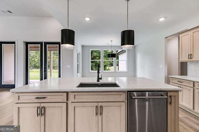 728 Lake Circle Road, Buchanan, GA 30113