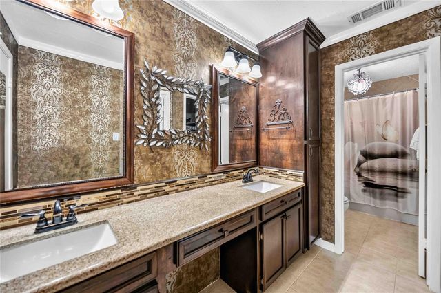 7828 Kendalia Drive, Houston, TX 77036