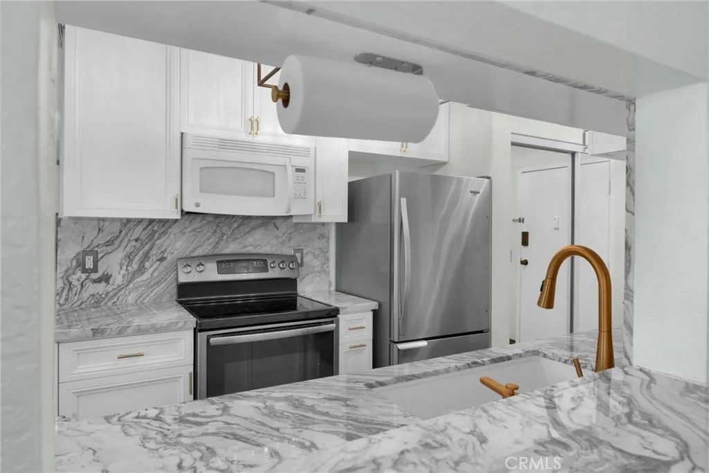 1351 N Orange Drive 205, Los Angeles, CA 90028