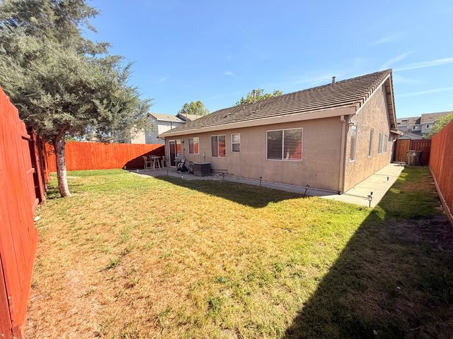 4929 miramare, Stockton, CA 95206