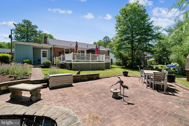 8410 RAVENSWOOD RD, New Carrollton, MD 20784
