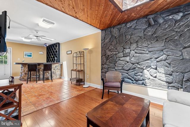 8410 RAVENSWOOD RD, New Carrollton, MD 20784