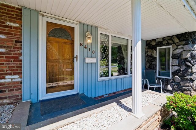 8410 RAVENSWOOD RD, New Carrollton, MD 20784