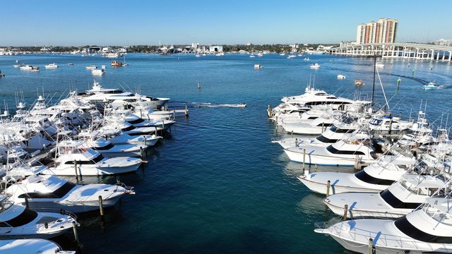 180 Lake Drive 2103, Palm Beach Shores, FL 33404