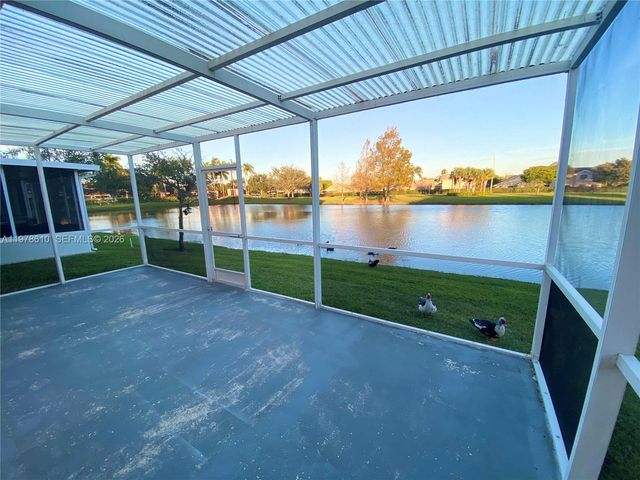 611 NW 208th Cir 611, Pembroke Pines, FL 33029