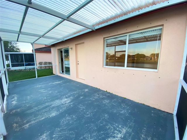 611 NW 208th Cir 611, Pembroke Pines, FL 33029