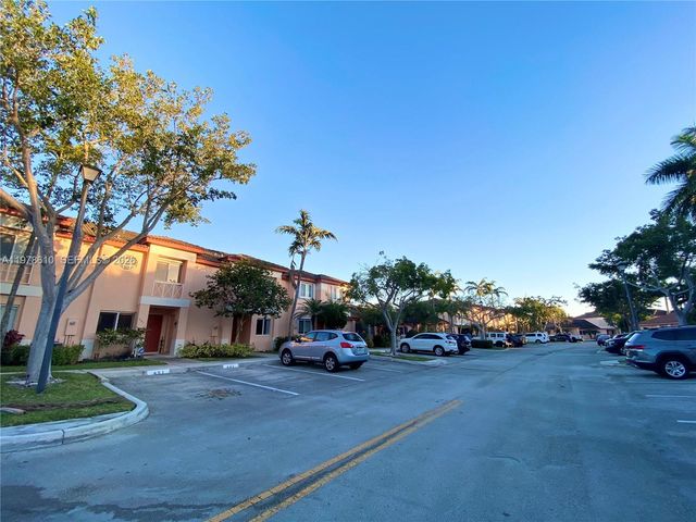 611 NW 208th Cir 611, Pembroke Pines, FL 33029