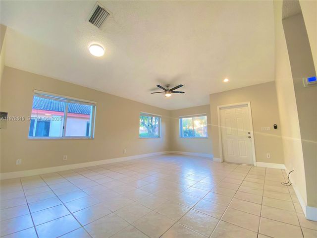 611 NW 208th Cir 611, Pembroke Pines, FL 33029