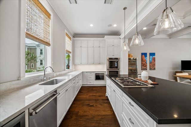 1708 Ashland Street, Houston, TX 77008