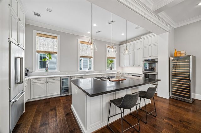 1708 Ashland Street, Houston, TX 77008