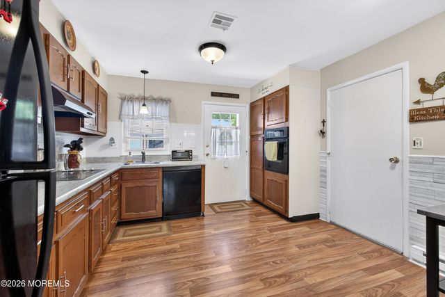 976A Aberdeen Drive, Lakewood, NJ 08701