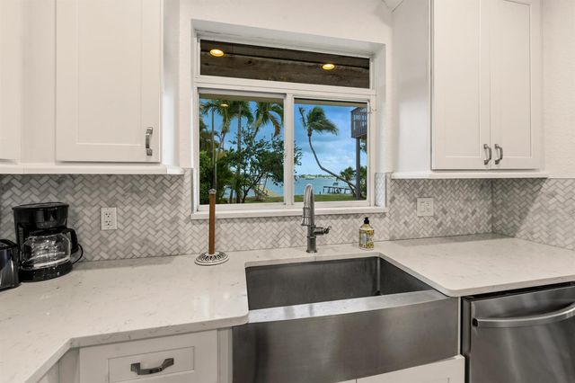 122 S Lake Drive, Lantana, FL 33462