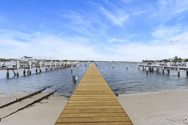 122 S Lake Drive, Lantana, FL 33462