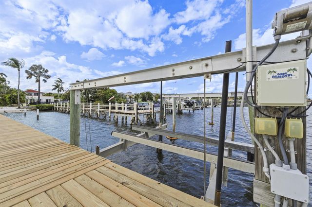 122 S Lake Drive, Lantana, FL 33462