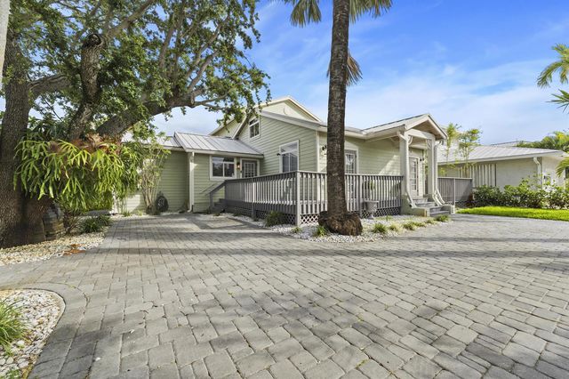 122 S Lake Drive, Lantana, FL 33462