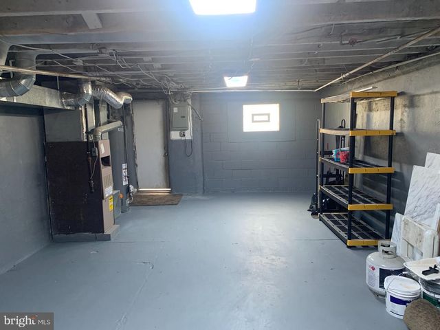 1367 EDGEHILL RD, Darby, PA 19023