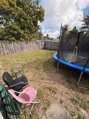 304 SW 77th Ave, North Lauderdale, FL 33068