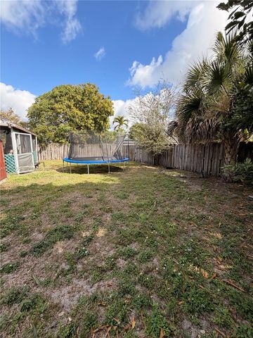 304 SW 77th Ave, North Lauderdale, FL 33068