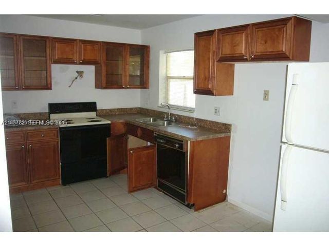 304 SW 77th Ave, North Lauderdale, FL 33068