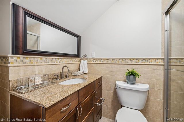 84 Vernier Road, Grosse Pointe Shores, MI 48236
