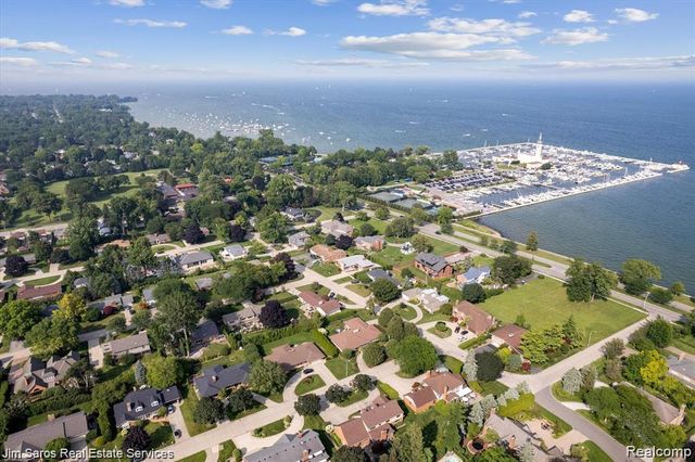 84 Vernier Road, Grosse Pointe Shores, MI 48236